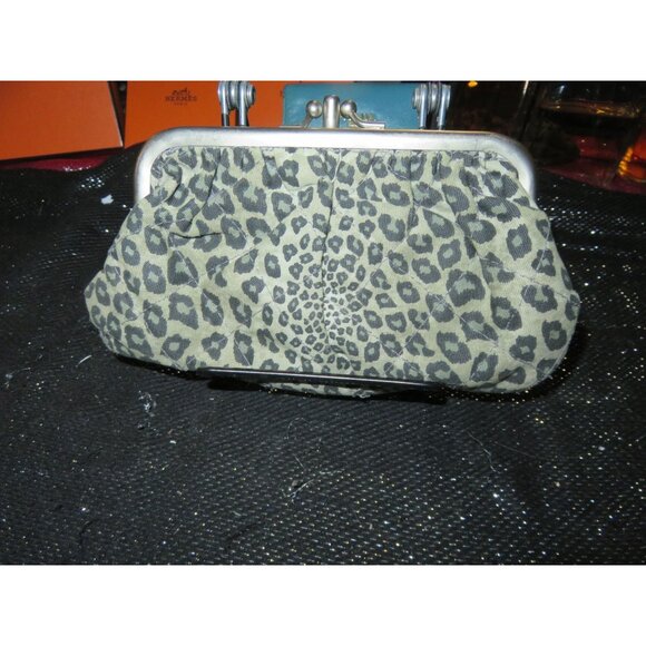 Deena & Ozzy Double Frame Vintage Kisslock Leopard Clutch - Picture 2 of 10